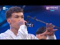 Sanremo 2023 - Blanco non sente la sua voce e distrugge il palco