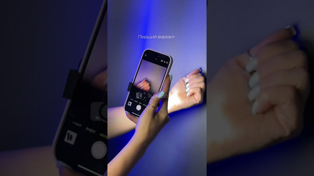Портативный видеосвет с RGB подсветкой размером 10,3х7,5см и креплением для телефона