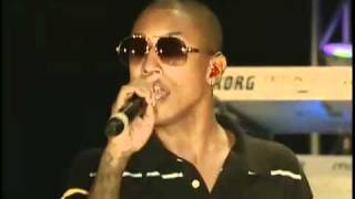 Pharrell - That Girl ft. Snoop Dogg live