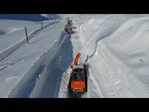 Räumarbeiten am Oberalppass