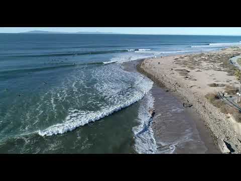 Зйомка дроном суцільної хвилі на вулиці C