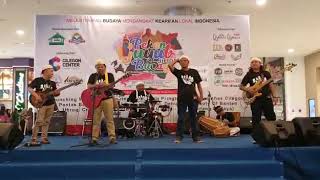 Download lagu A Band Aje Gile 'WELCOME TO BANTEN' live @ cilegon center mall (ccm)  29-11-2019 mp3