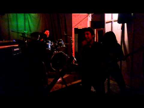 CRÍA CUERVOS - B.Y.O.B. [Debut en AnitaRock 15/02/14]