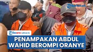 Abdul Wahid Cs Tiba di Pekanbaru Pakai Rompi Oranye dan Tangan Diborgol, Disambut Haru Pendukung