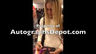 Sheri Moon & Rob Zombie signing autographs in Salt Lake City (January '16)