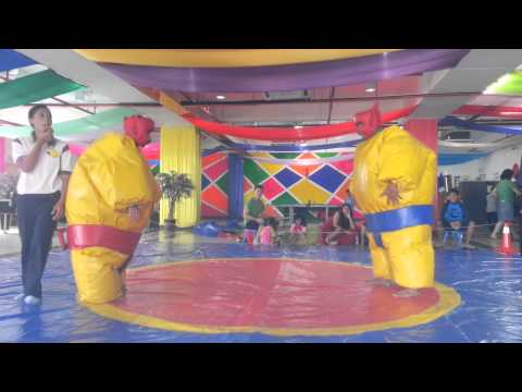 Fun Sumo #3 *Dino (Red) vs Iskandar (Blue)*