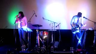 Stereo Total - Holiday Inn