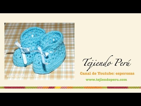 Zapatitos calados tejidos a crochet para bebés