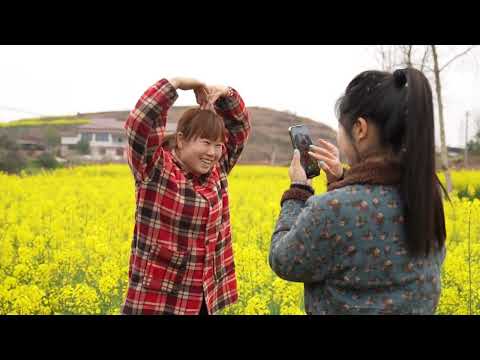 International Women's Day is here, Yanzi took Haima to the sea of ​​flowers to take photos