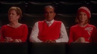 Extrait (VO) : Sue renomme l'auditorium au nom de Finn