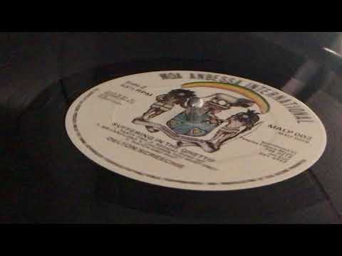 DELTON SCREECHIE ~ Watch And Peep