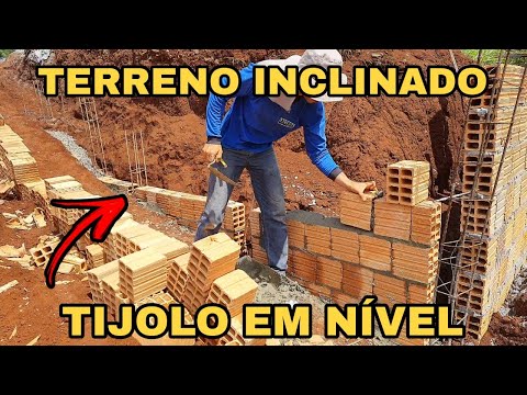 COMO ASSENTAR TIJOLO EM NÍVEL MESMO COM O TERRENO INCLINADO