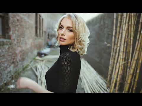 Hound Dog Taylor & The House Rockers with "Comin' Around The Mountain"