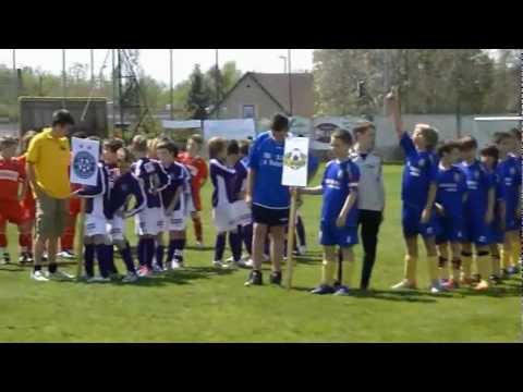 Die U10 von Trenkwalder Admira beim Einmarsch Turnier Leopoldsdorf 2012