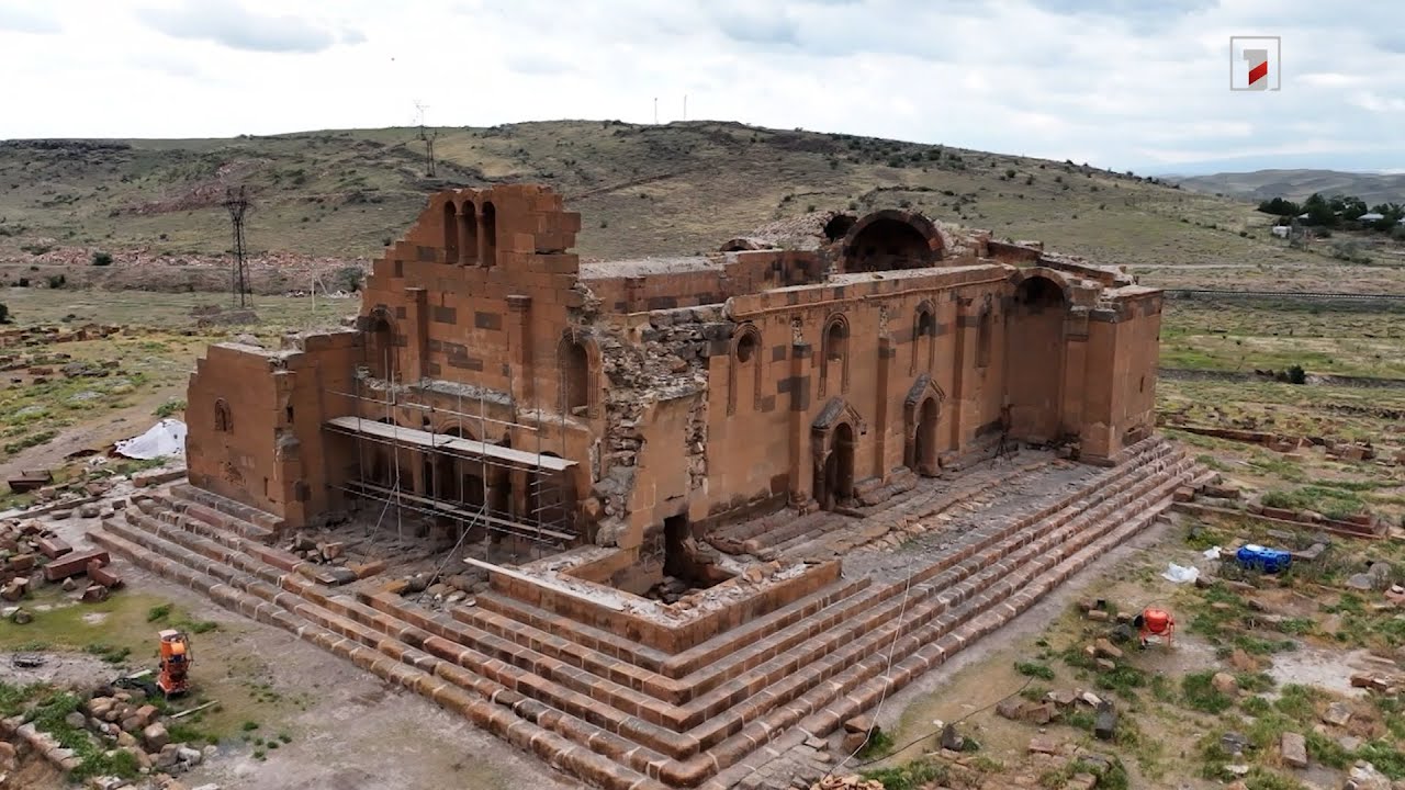 Առեղծվածային Երերույքը՝ «Բաց երկնքի տակ»