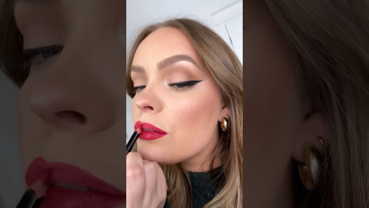 Classic Christmas Makeup ❤️ #howto #makeuptutorial #classic #christmas #holiday #holidaymakeup