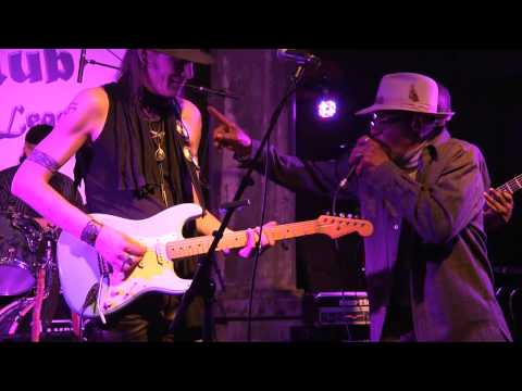 CARL WYATT, ARCHIE LEE HOOKER & THE HEALERS - TAPPIN' TO THE BLUES