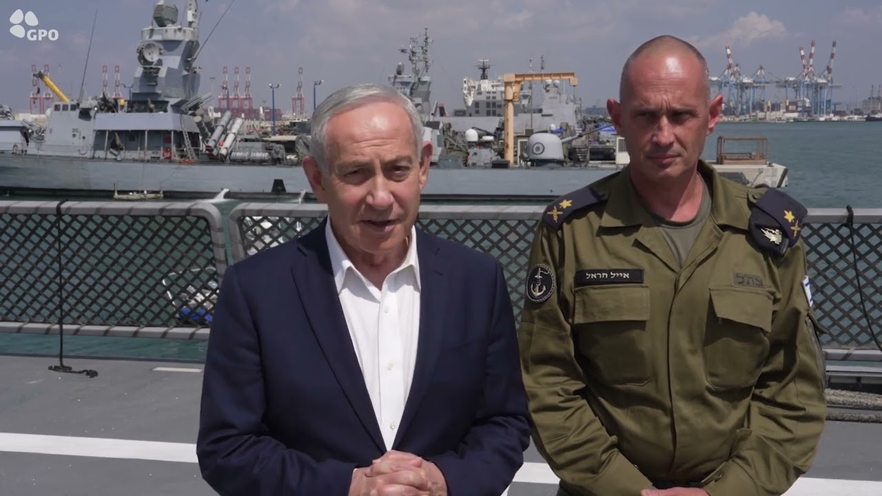 ראש הממשלה נתניהו בבסיס חיפה של חיל הים: ״היעד שלנו הוא להבטיח את נתיבי השיט ו