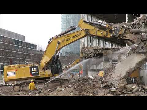 Bagger CAT 390 F  Kraft ohne Ende