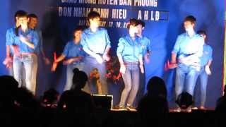 preview picture of video 'Giao lưu văn nghệ thanh niên thôn Bãi Thụy - 10/10/2013'