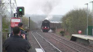 preview picture of video '70013 Oliver Cromwell On The SRPS Forth Circle Railtour Passing Lochgelly Station On 18/4/10'