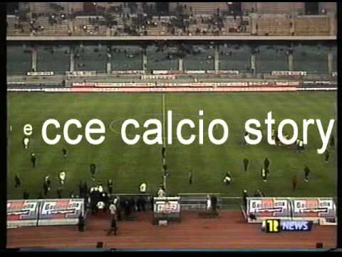 La gioia dei calciatori e 3.500 tifosi leccesi al termine di Bari-LECCE 0 a 4 del 22 dicembre 2007