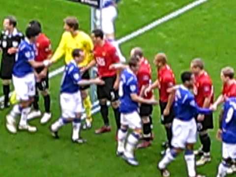Everton v Man Utd- Fair Play handshake