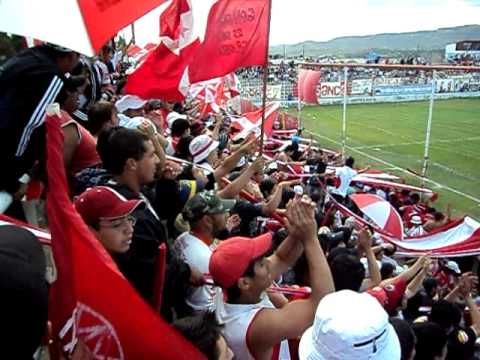 "Gol de Huracán; Festeja la Barra de Fierro" Barra: Barra de Fierro &bull; Club: Huracán de Comodoro