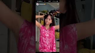 Download lagu live tiktok ABG Aulia straightens hair showing off her armpits mp3