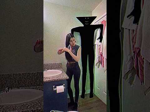 Don’t think I wanna know who’s under the tub #horrorshorts #weirdcore #analoghorror #dreamcore