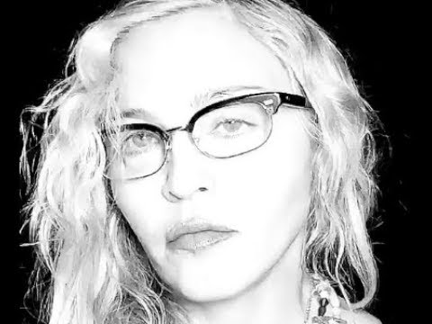 Madonna sings "Toxic" a song for World AIDS Day! (December 1, 2017)