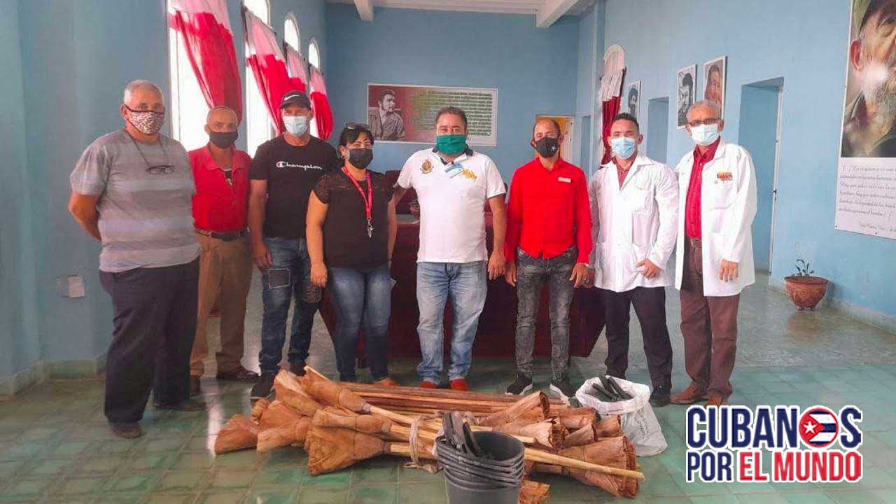 Fuertes críticas de los cubanos por donativo de escobas de guano al hospital pediátrico en Cuba
