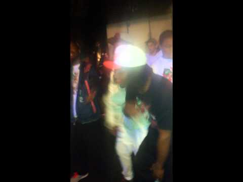 LEANKIDZ RECORDS THOW THEM L's UP PERFORMING LIVE