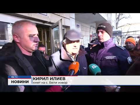 Три дни на студено и тъмно: С тостер, хляб и яйца на протест пред енергото във Враца