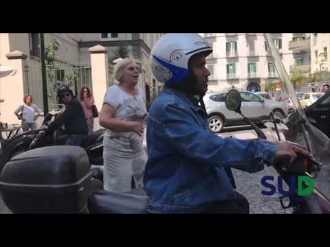 Scippo ad una turista in pieno centro a Napoli