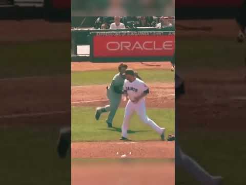 Cold Bryce Harper fight photo! 🥶🫣