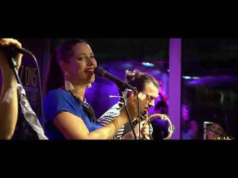 Diva Baara - Diva Baara - Generace Singles (live show music video)