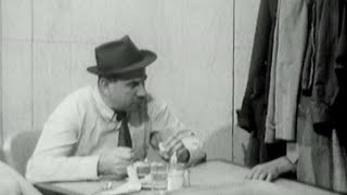 Een klassieker uit de jaren 60 in een restaurant in New York City waar een mysterieuze hand op jacht gaat naar eten Abonneer. Grappige humor