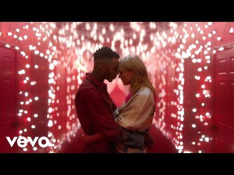 Taylor Swift - Lover (Official Music Video) thumnail