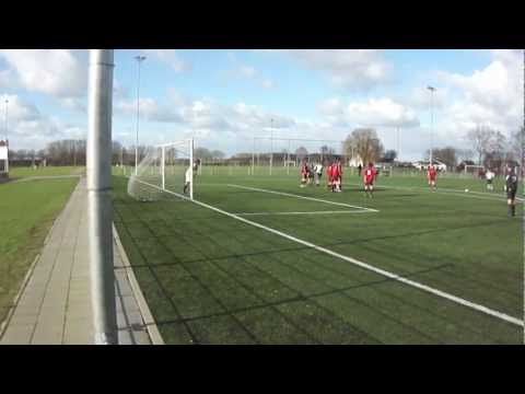 Etienne van Duren (Tricht A2) scoort tegen Beesd A1 ( 2 februari )