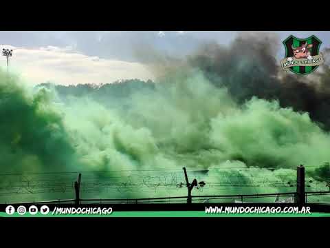 "Un recibimiento de Primera: el impresionante respaldo de la gente de Chicago" Barra: Los Pibes de Chicago • Club: Nueva Chicago