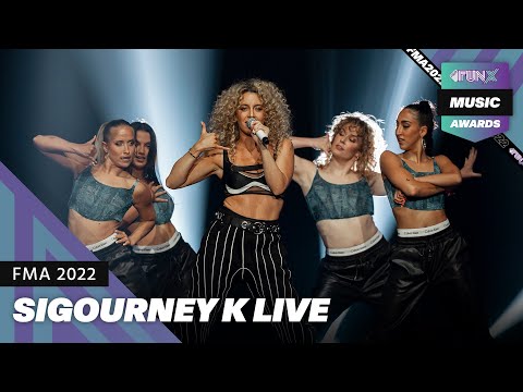 Sigourney K - 100 Smsjes, Vluchtstrook & Vreemde Voor Mij | LIVE @ FunX Music Awards 2022