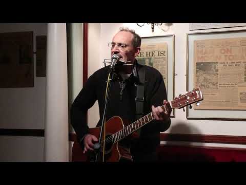 Eddie Carvalho Performs at TJs Acustic Music Club open mic night June 2018