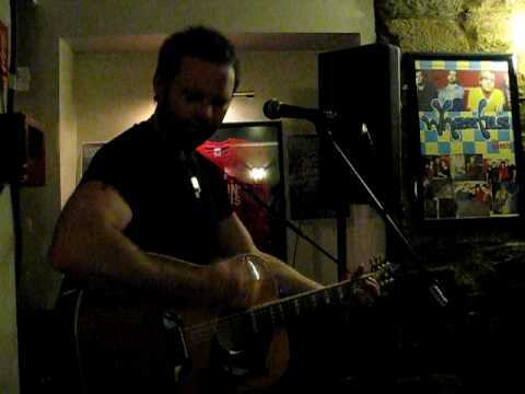 Ewan MacFarlane - Pretty Little Thing - Live in Greyfriars