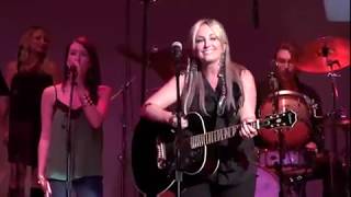 Lee Ann Womack – I&#39;m a Honky Tonk Girl (Live)