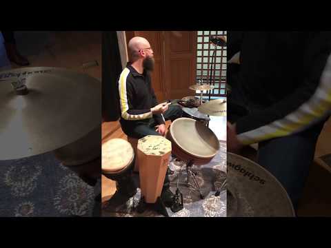 T.J. Troy - Cajon with Shaker Brush 4/4 Groove