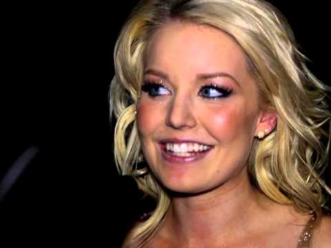 Simone giver en diva-hilsen lige efter optræden i BOXEN