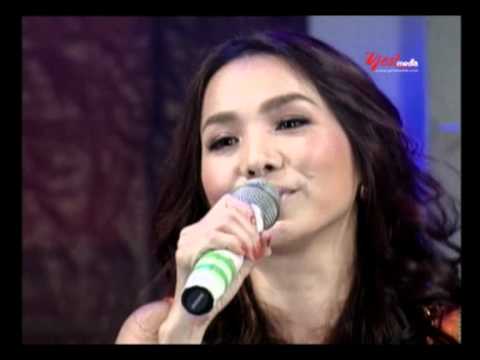Thể hiện bởi Hoàng Lê Vi