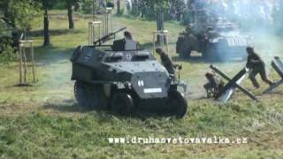 preview picture of video 'Bailey Bridge 2010 - battle reenactment  (rekonstrukce bitvy Italie 1945) - Hradec Králové'