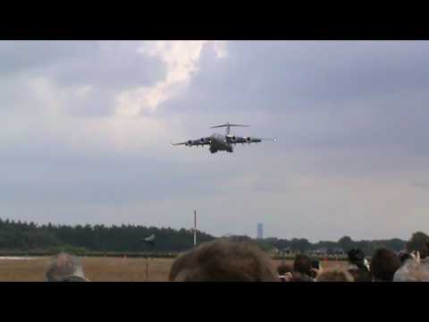C-17 USAF very short landing at Luchtmachtdagen Gilze-Rijen 18 juni 2010